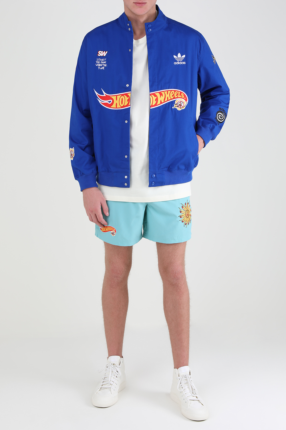 אדידס X שון ווטרספון והוט הילס חולצת טי עם הדפס בגב